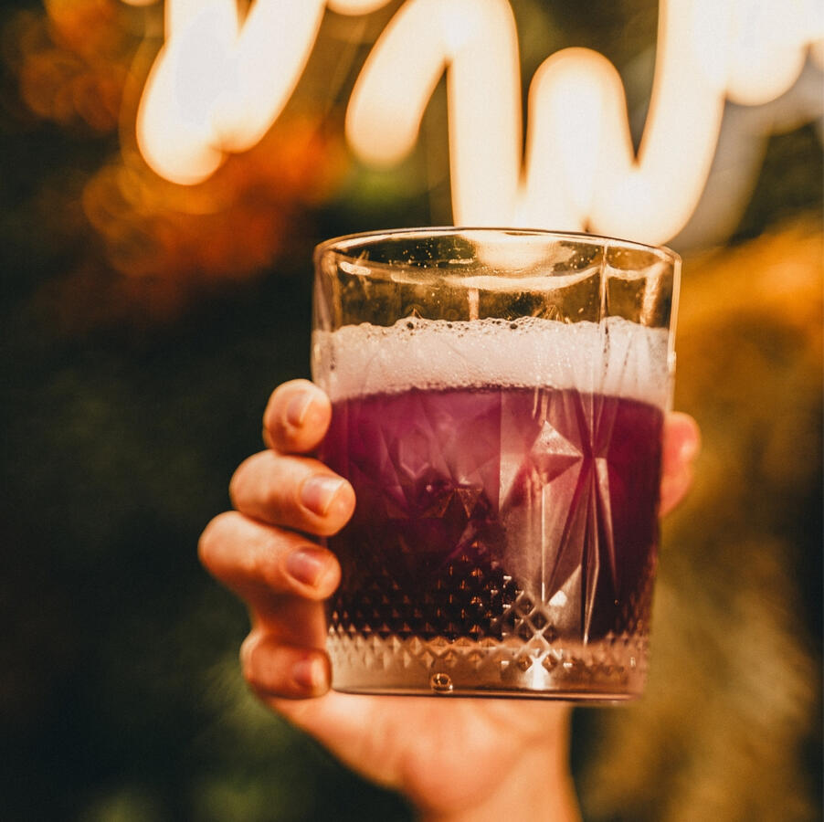 BEBIDAS &amp; CÓCTELES